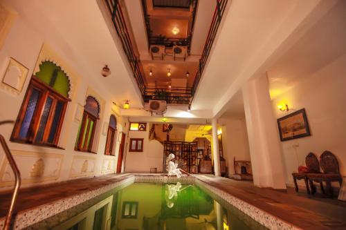 Gallery image of Hotel Devraj Niwas on Lake Pichola in Udaipur