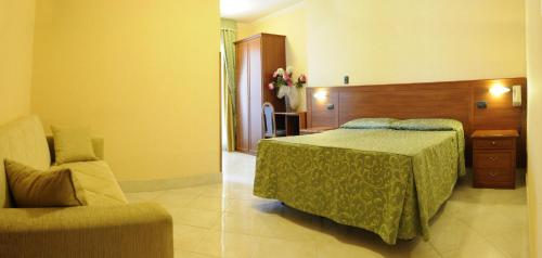 Postel nebo postele na pokoji v ubytování HOTEL IL CORALLO
