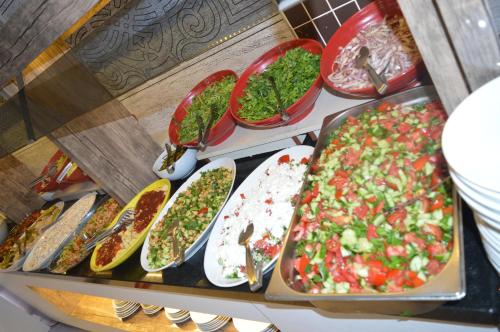 ホテルの敷地内または近くでの食事または食べ物