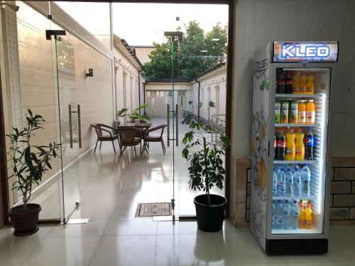 een open koelkast gevuld met drankjes in een gebouw bij Sabrina Hotel in Samarkand