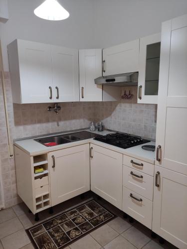 Kjøkken eller kjøkkenkrok på Ladispoli Suite