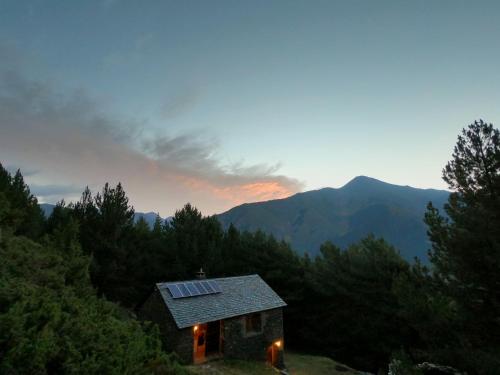 Bordes Pirineu, Pintor, Areu - Harga Terbaru 2022
