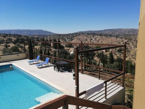 Πισίνα στο ή κοντά στο Sultana Farm and Villa
