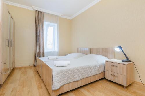 Una cama o camas en una habitación de Alvani Inn