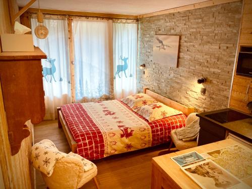 a bedroom with a bed and a chair in it at Le Gypaète in Chamonix-Mont-Blanc