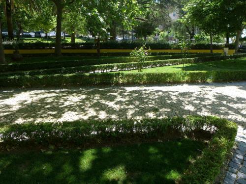 a park with grass and trees and a sidewalk at Casa da Rua Nova in Castelo de Vide