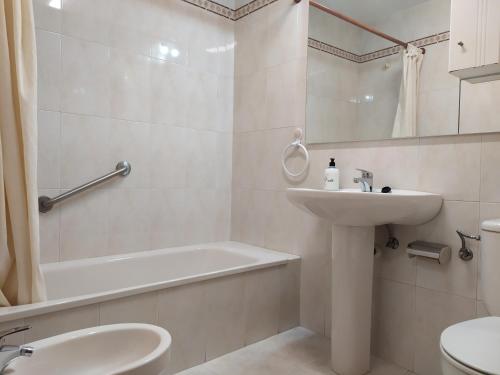 Imagen de la galería de Apartamento Poniente con dos baños centrico, en Logroño