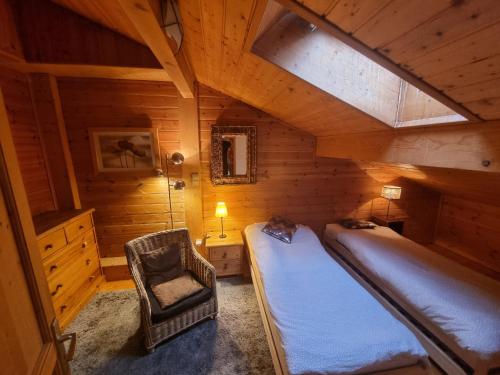 Sundlaugin á Chalet Tontine, 3 bedrooms, sauna, terrace and great views ! eða í nágrenninu