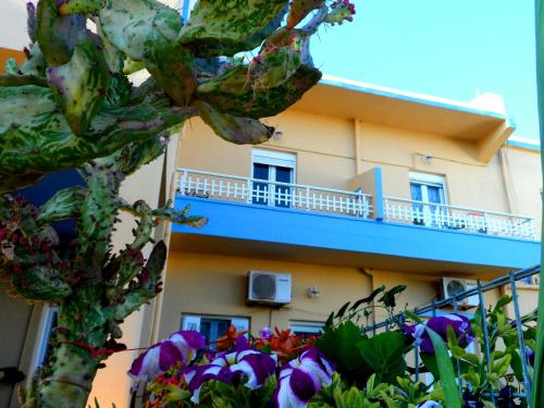 Ein Balkon oder eine Terrasse in der Unterkunft Papafotis Apartments & Suites