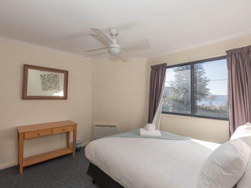 a bedroom with a bed and a window at Silvertrees 2 1 McLure Cir in Jindabyne