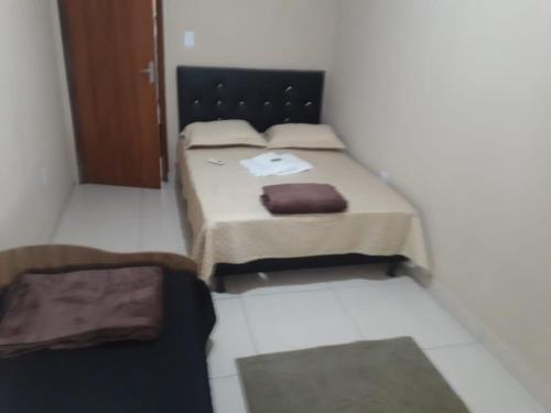 a small room with a bed and a couch at Apto Jockey 3 in Campos dos Goytacazes