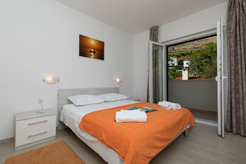 Postel nebo postele na pokoji v ubytování Apartments Bosiljka