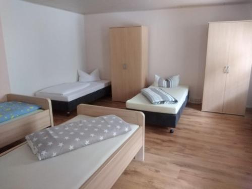 Posteľ alebo postele v izbe v ubytovaní Hostel Vorharz Aschersleben