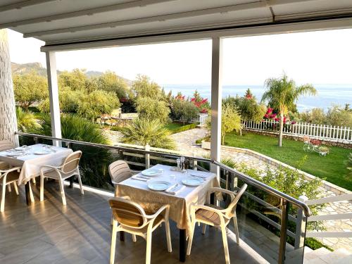 Imagen de la galería de Elysium Hotel, en Dhërmi