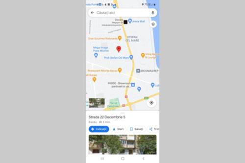 Capture d'écran d'une carte Google sur un téléphone portable dans l'établissement HomeAway, à Bacău