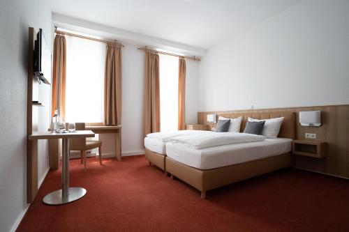 En eller flere senge i et værelse på Nineofive Hotel
