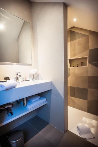 Koupelna v ubytování Logis Villa C Hôtel