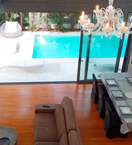 Ultra-Modern Living, Luxe 4BR with Private Outdoor Pool