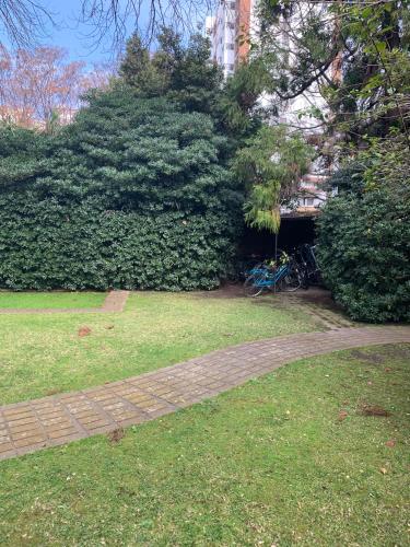 a brick walk way in a park with a tree at excelete departamento en el centro de Martinez in Martínez