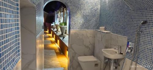 Bathroom sa Villa med panoramautsikt med privat pool i Calpe, Costa Blanca, Spanien
