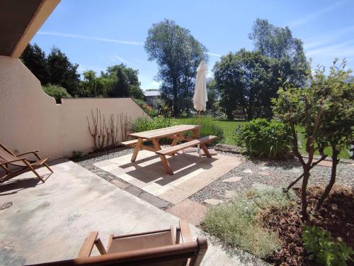 a patio with a picnic table and an umbrella at Font-Romeu La Plane Sud - vue panoramique in Font Romeu Odeillo Via