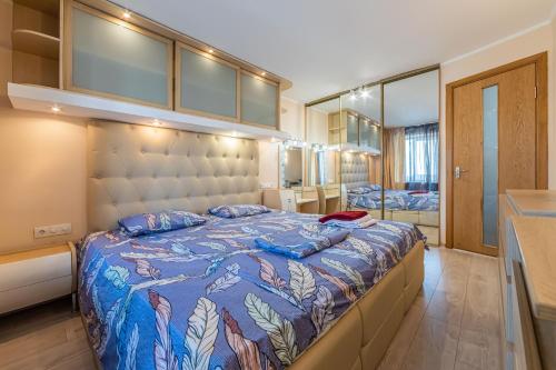 Llit o llits en una habitació de Three-room apartments on central district