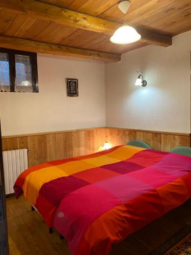 Tempat tidur dalam kamar di Frazione Duc Apartments