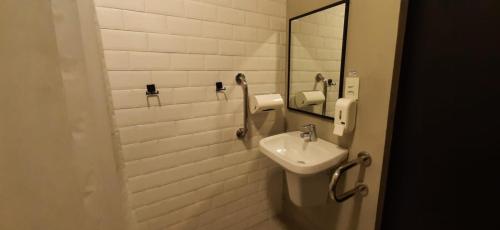 a bathroom with a sink and a mirror at Hostel More SP in Sao Paulo
