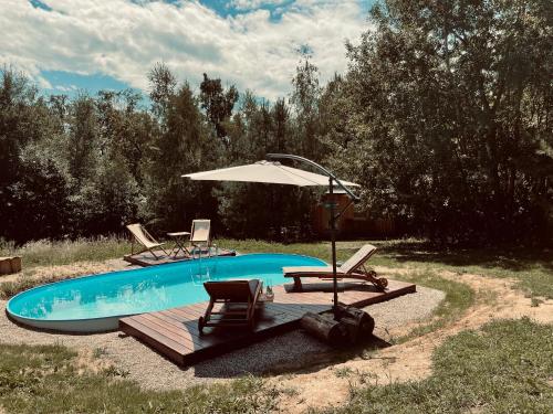 Bassein majutusasutuses Boutique Glamping Divja DiVine või selle lähedal
