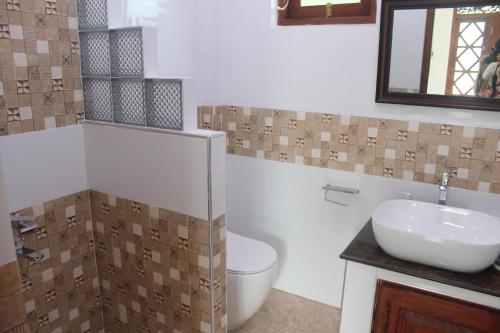Un baño de White Elephant Villa & Restaurant