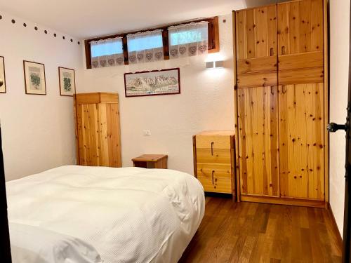 Кровать или кровати в номере Courmayeur La Maison des Amis