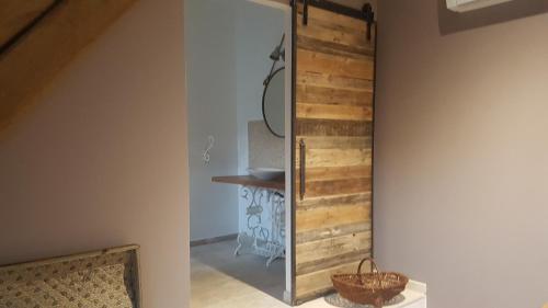 A bathroom at Domaine des grands chênes