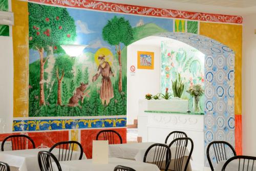 A restaurant or other place to eat at Hotel San Francesco e il lupo