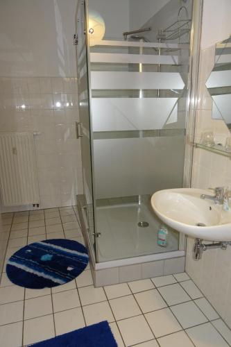 Ένα μπάνιο στο Müllers zweite Ferienwohnung in der Altstadt von Görlitz