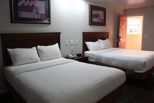 Katil atau katil-katil dalam bilik di Thunderbird Motel Las Vegas/ New Mexico