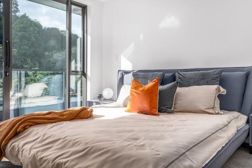 Postel nebo postele na pokoji v ubytování Sunrise Garden Suites