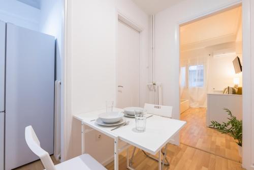 Apartment at Megaro Mousikis st semi basement 1bed 2 pers by MPS
