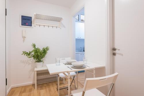 Apartment at Megaro Mousikis st semi basement 1bed 2 pers by MPS