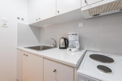 Apartment at Megaro Mousikis st semi basement 1bed 2 pers by MPS