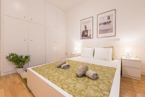 Apartment at Megaro Mousikis st semi basement 1bed 2 pers by MPS