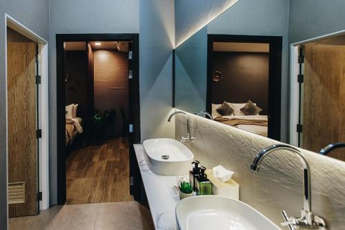 a bathroom with a sink and a mirror at Tamsabai hotel in Nakhon Sawan