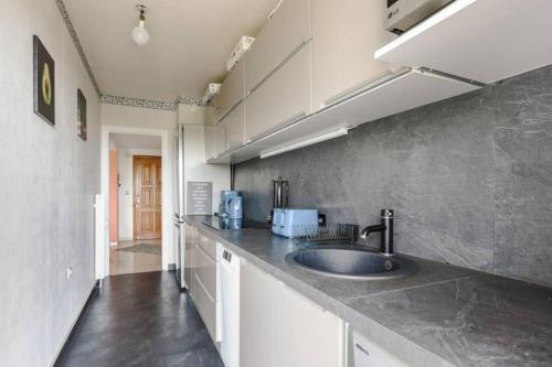 Sea view apartment in residence with swimming pool!