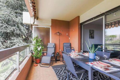 Sea view apartment in residence with swimming pool!