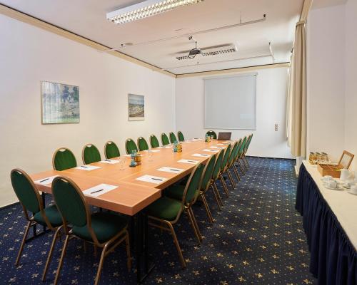 a large conference room with a long table and chairs at Hotel Monopol - Central Station in Frankfurt/Main