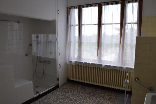 a shower in a bathroom with a window and a glass showeroser at Villa de l'Agapé - Drome provencale - 7 ch - 10 à 24 personnes - 350m2 in Tulette