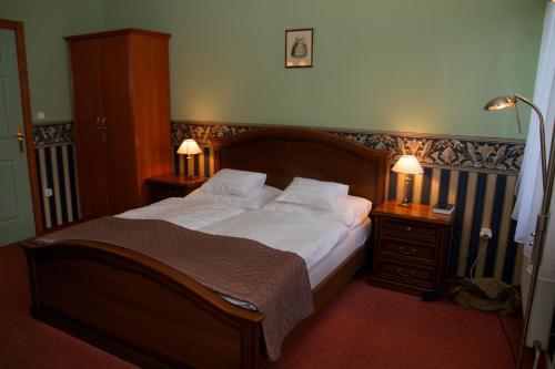 Postel nebo postele na pokoji v ubytování Platán Hotel