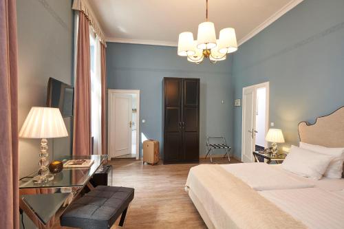 a hotel room with a bed and a table and a desk at Hotel Monopol - Central Station in Frankfurt/Main