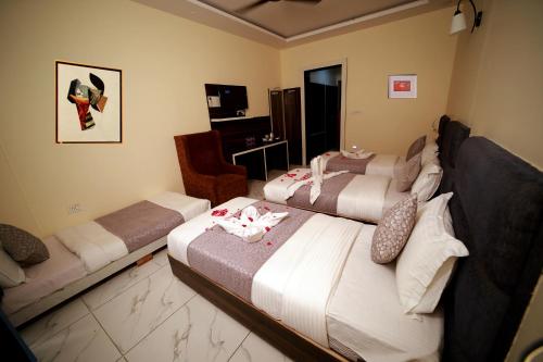 Ένα ή περισσότερα κρεβάτια σε δωμάτιο στο The Grand Jabalpur