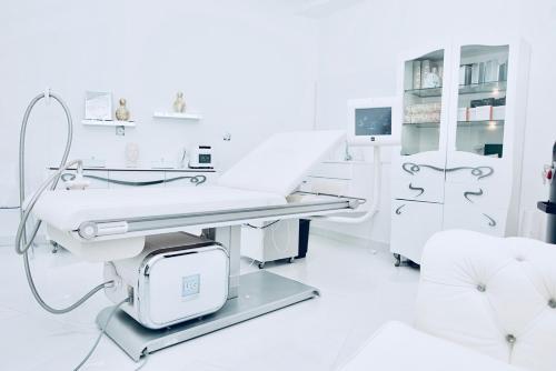 Televisyen dan/atau pusat hiburan di Medical & SPA "Pałac na Wodzie" Falkowski Augustów