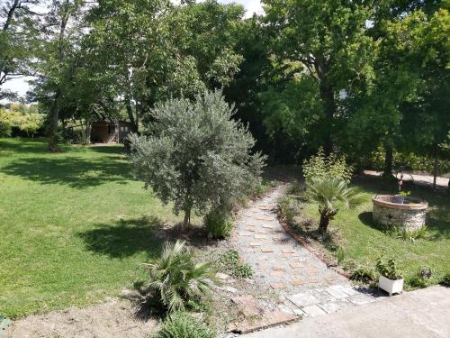 Ein Garten an der Unterkunft Ô Nature chéris mes voeux avant qu'ils s'enfuient